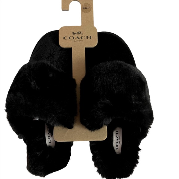Coach slippers size 7. Runs small it fits a 6.5 perfect. New with tag. - Picture 1 of 4